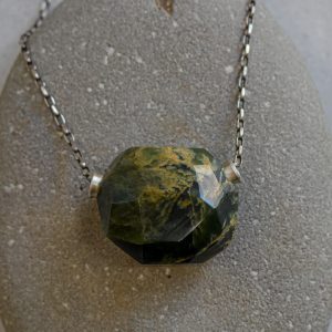 NZ Greenstone Large Facet Pendant On S Silver Chain