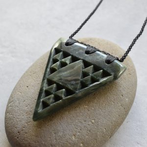 NZ Greenstone/Pounamu Niho/Tooth Pendant W/detail