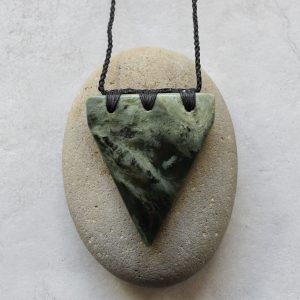 NZ Greenstone/Pounamu Niho/Tooth Pendant W/detail