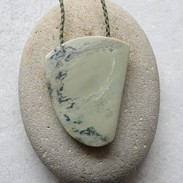 NZ Greenstone/Pounamu Niho/Tooth Pendant