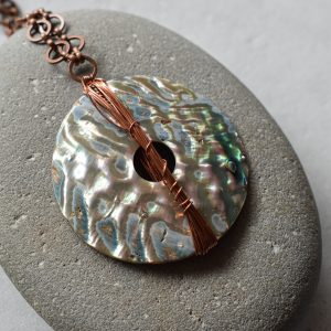 Paua Cricle Pendant W/Copper