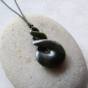 NZ Greenstone/Pounamu Pikorua/Twist Pendant